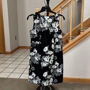 LOFT Black and Floral White Scoop Neck Dress Size 2 Petite